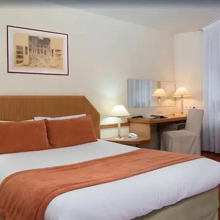 Fertel Etoile מלון 3*